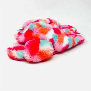 Stars Above Size 7/8 Pink Crisscross Faux Fur Slippers.